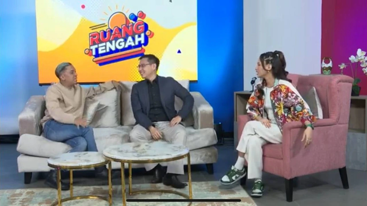 Solusi Finansial Generasi Sandwich di Ruang Tengah Berita Satu Kamal Rasyid Astrini Putri 5 Pilar Keuangan Sehat Sebelum Usia 35 tahun di Investasiku Podcast Melvin Mumpuni Berynda Carolin Sandra